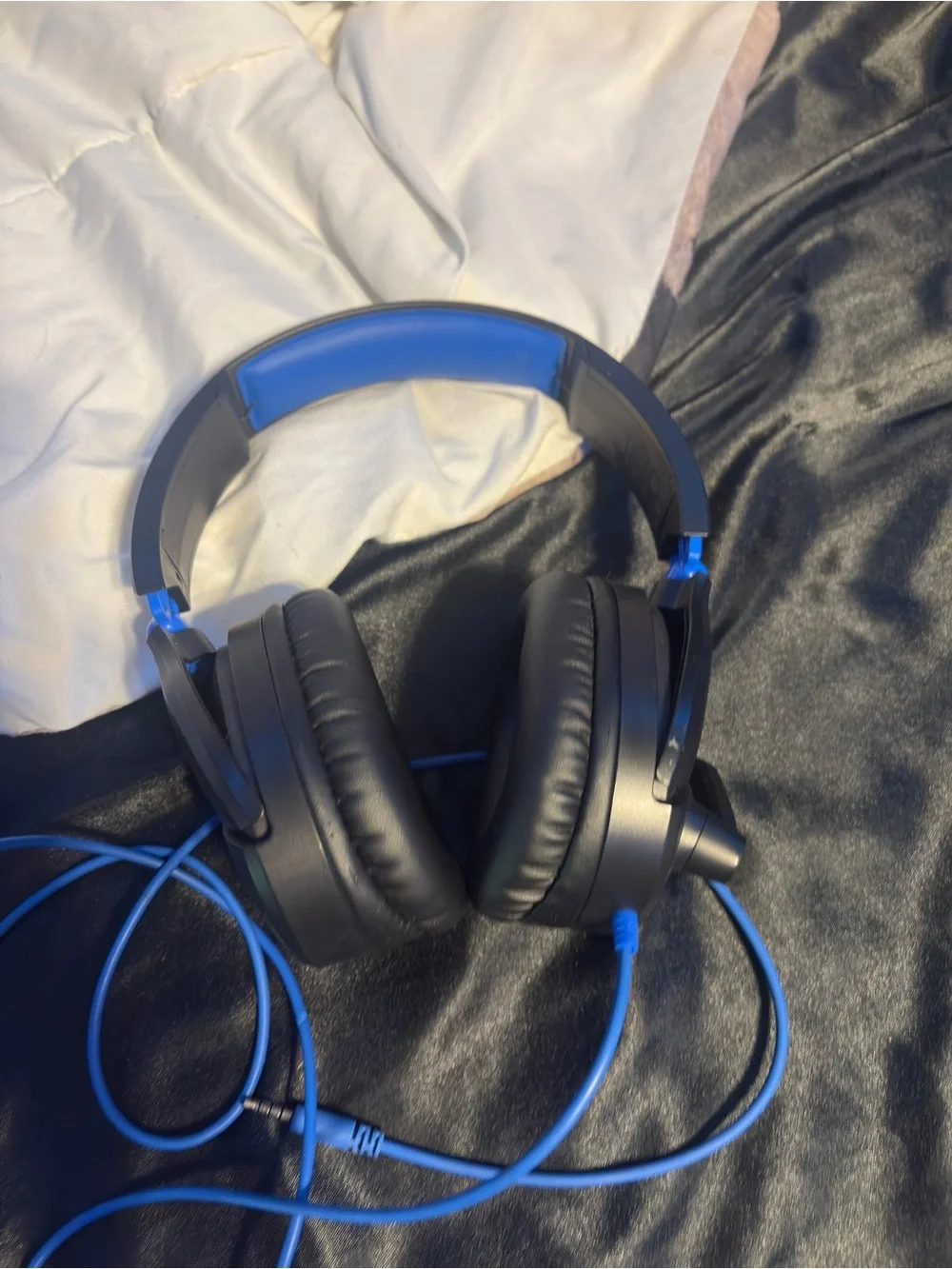 Over-Ear Wired Headphones in Black and Blue