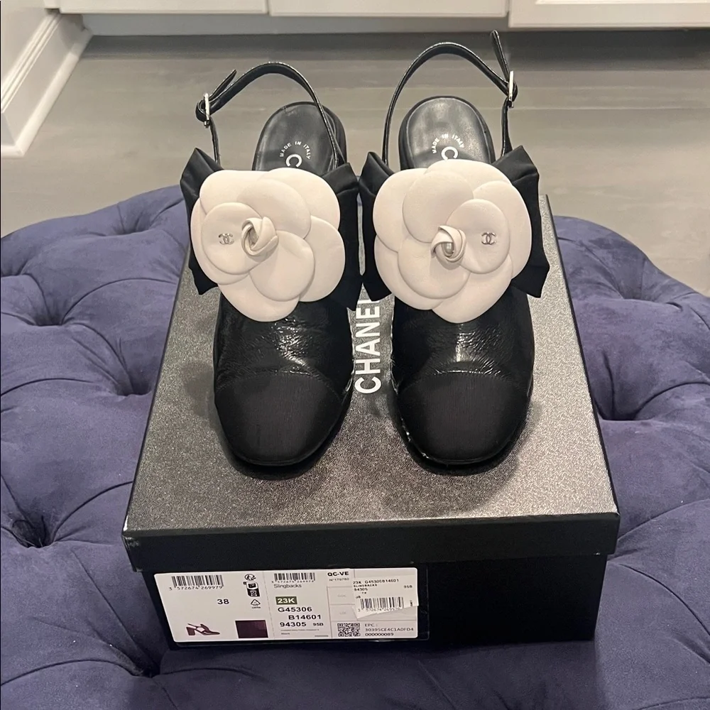 CHANEL elegant heels