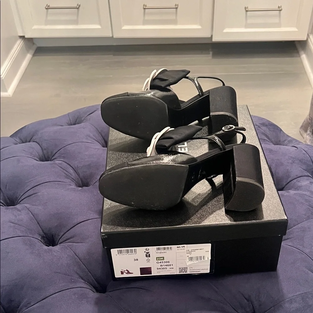 CHANEL elegant heels