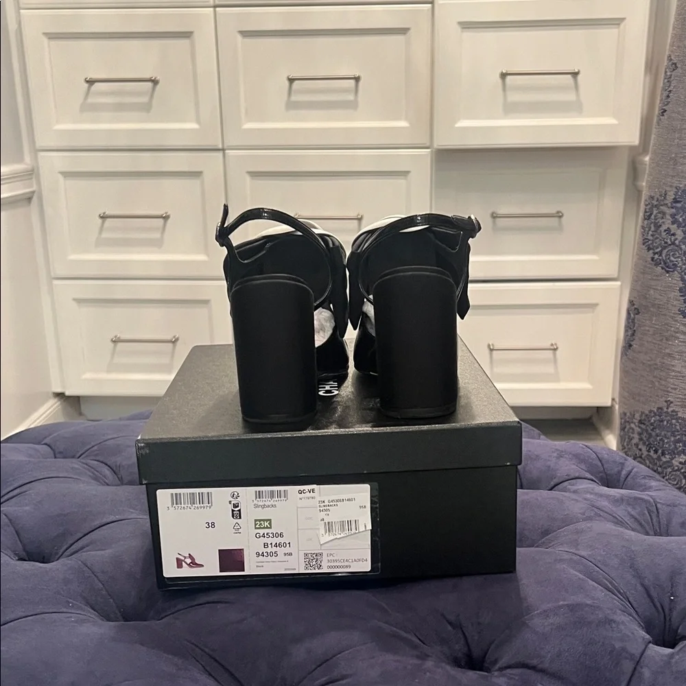 CHANEL elegant heels