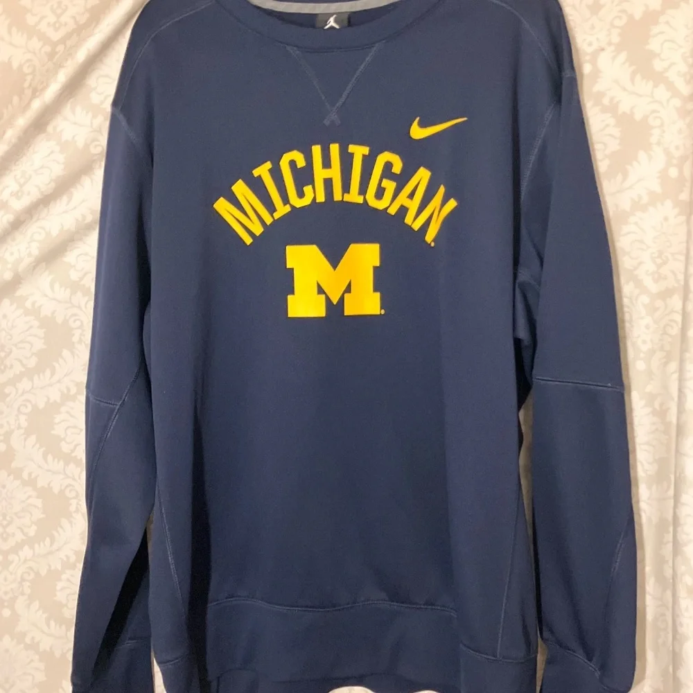 Nike Men's Jordan Dri-FIT U of M SweatShirt