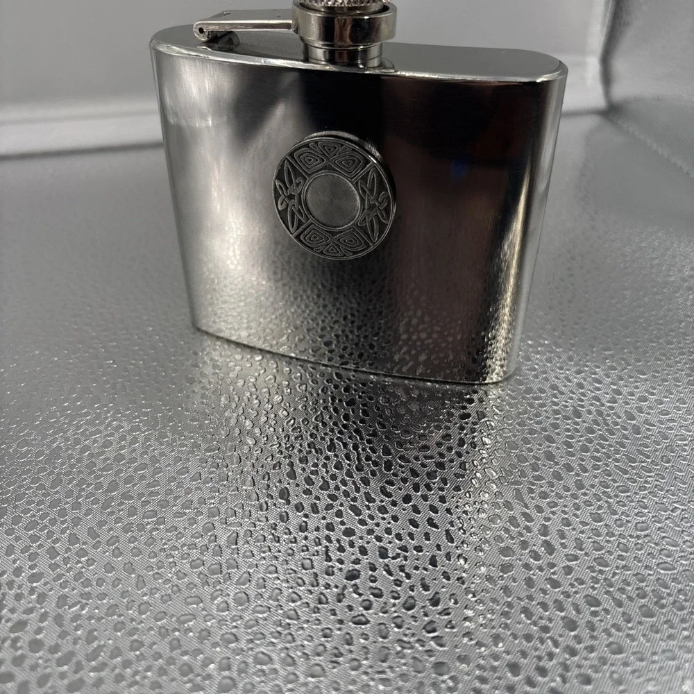 Mullingar Pewter Trinity‎ Knot Shamrock Hip Flask