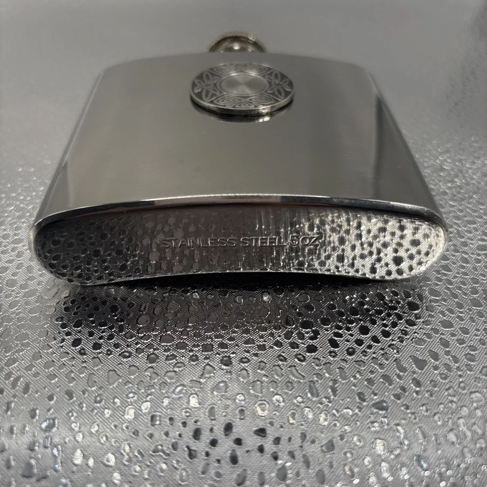 Mullingar Pewter Trinity‎ Knot Shamrock Hip Flask