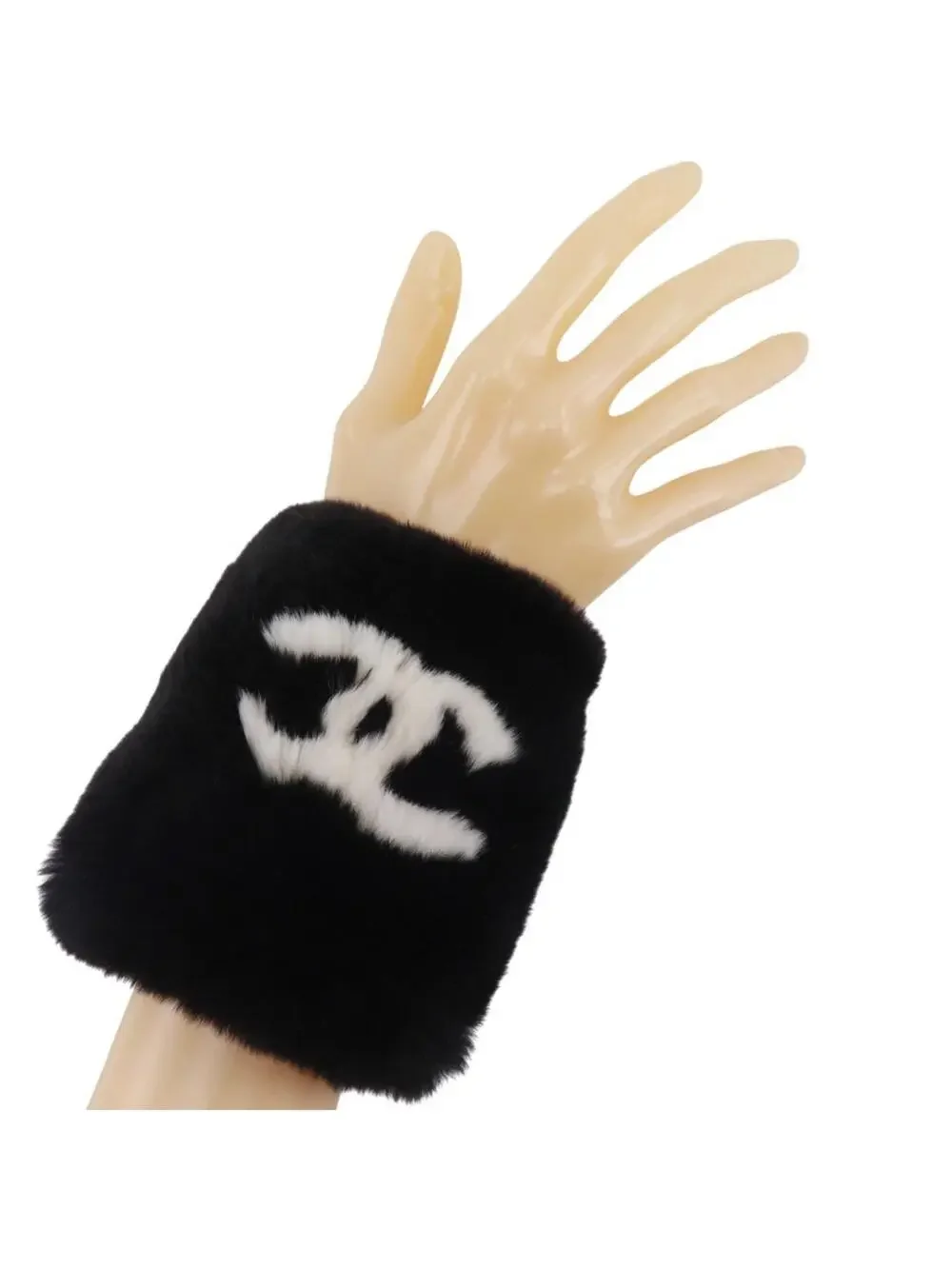 CHANEL elevate your