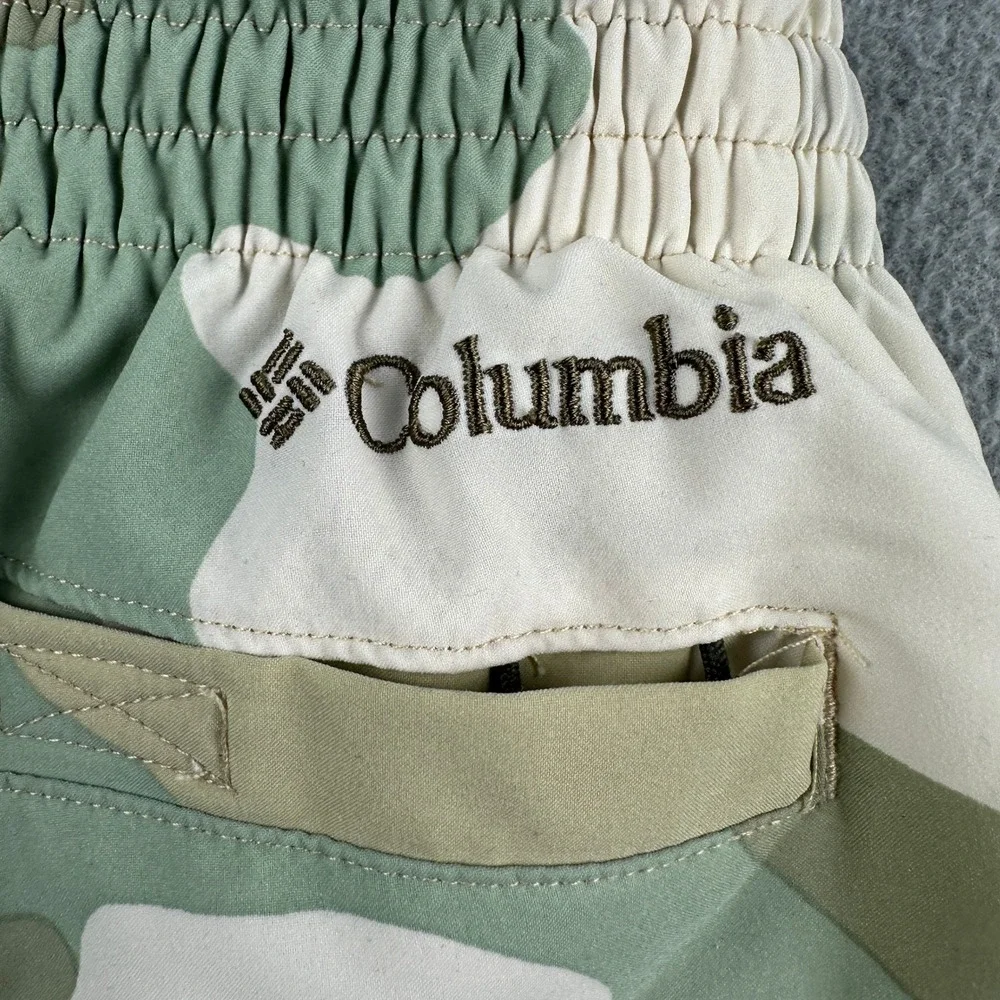 Columbia Shorts Mens S Green Camo PFG Backcast III Water Performance Casual