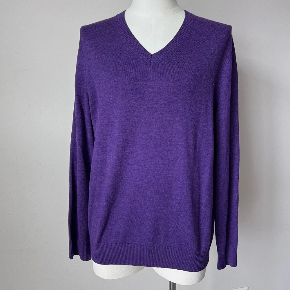 Banana Republic Men's Purple V-Neck 100% Merino‎ Wool Sweater Old Money Size L