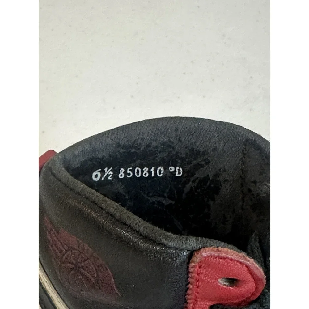 Nike pics wear used