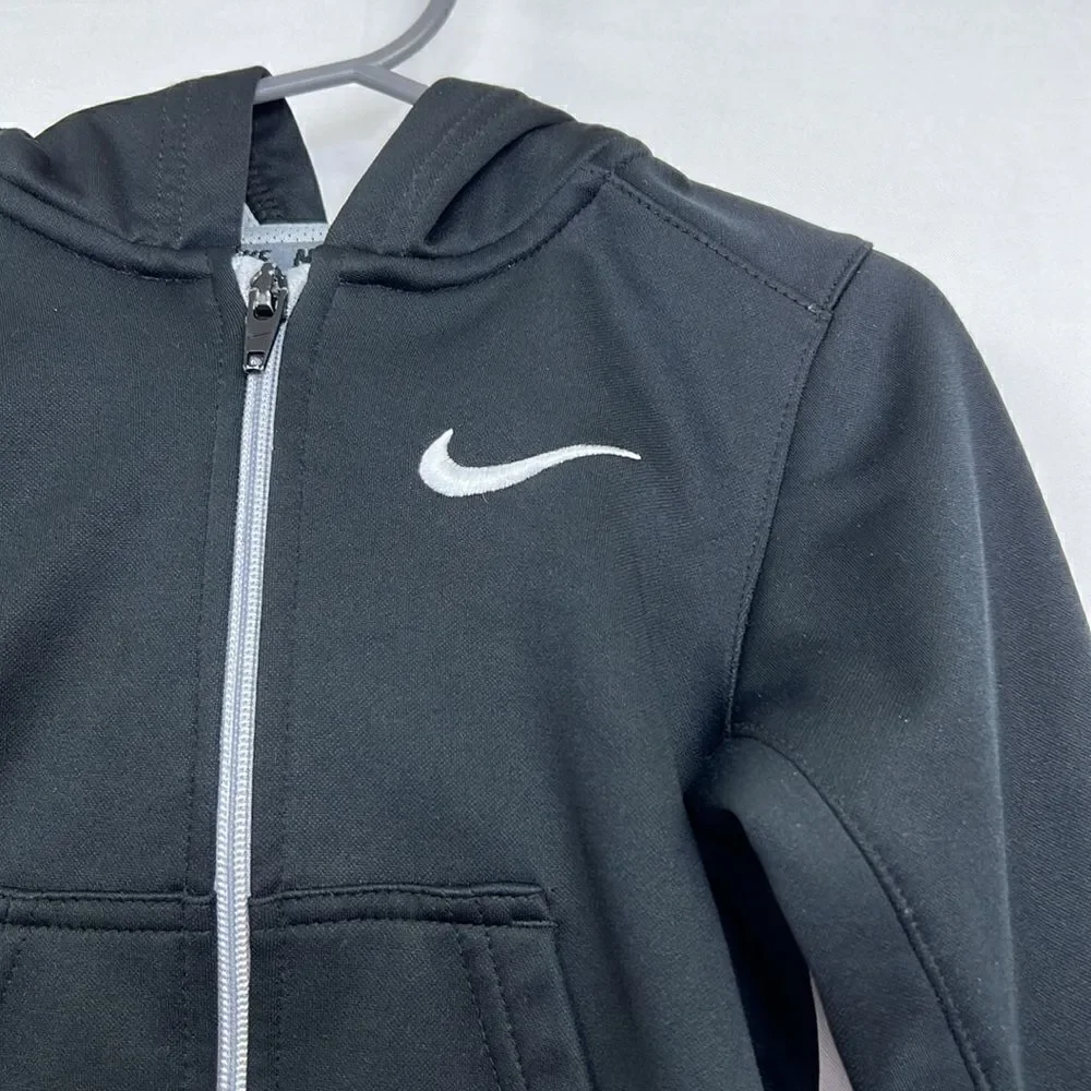 Nike black therma