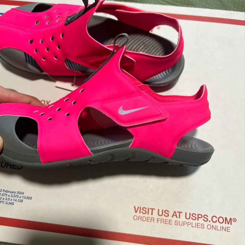 NWT Nike Sunray Protect 2 sandals in Hyper Pink/Fuchsia Glow & Smoke Grey Size 2