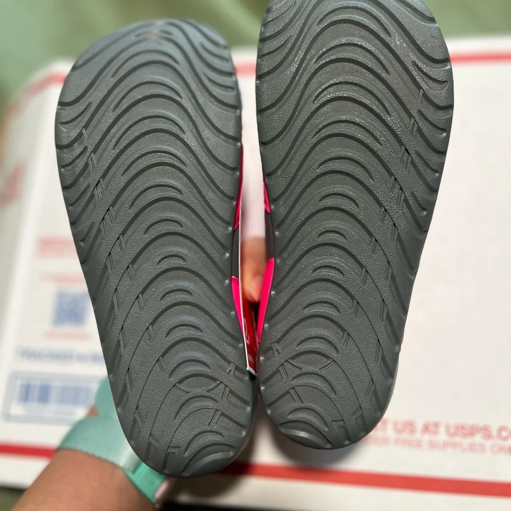 NWT Nike Sunray Protect 2 sandals in Hyper Pink/Fuchsia Glow & Smoke Grey Size 2