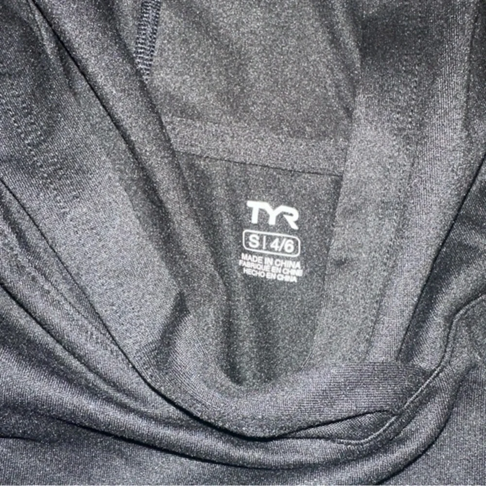 TYR  TECH Performance‎ Hoodie size S(4/6) NWT