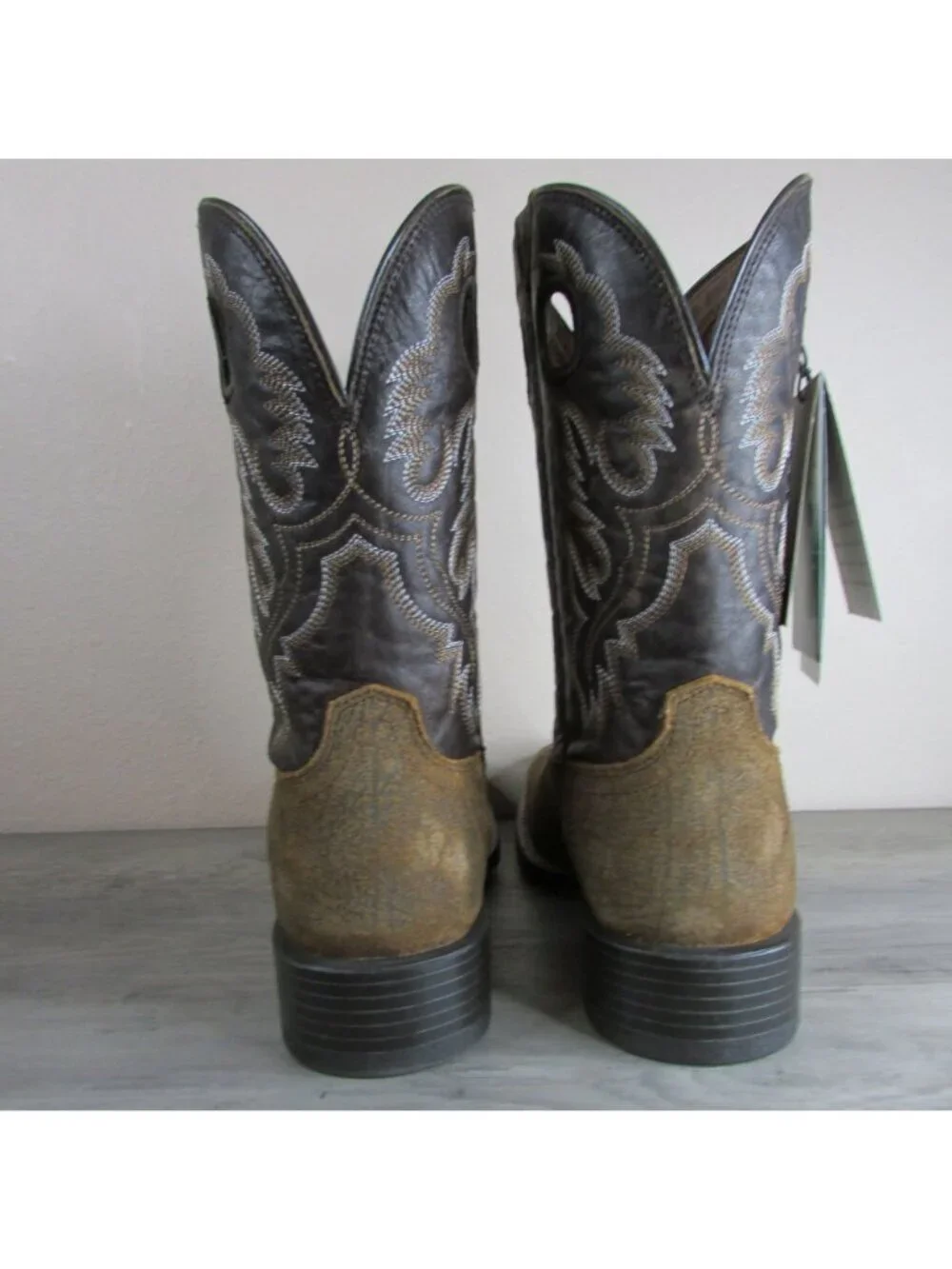 Ariat style buckout