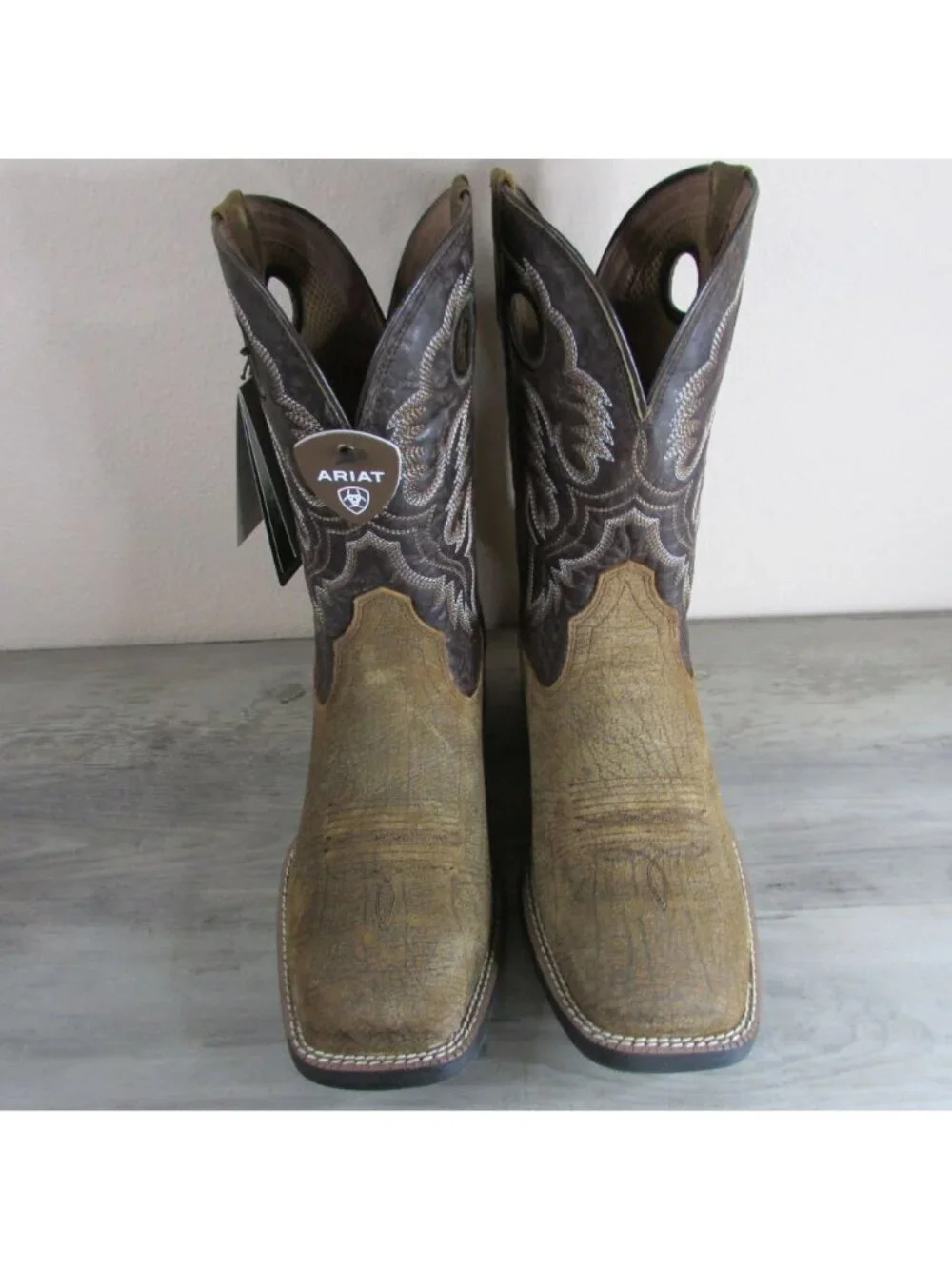 Ariat iron color vary