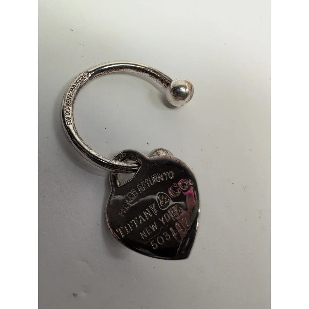 PLEASE RETURN TO TIFFANY & CO. 2001 HEART KEYCHAIN TWIST VINTAGE
