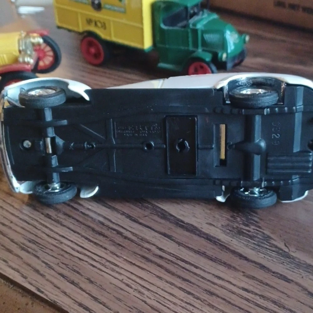 ERTL Bank Lot (set of 3) 1913 Model T Delivery, 1923 Bulldog, 1950 Panel