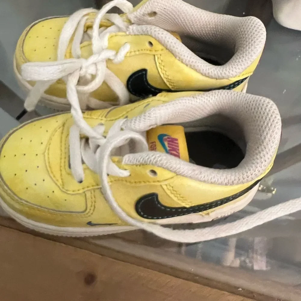 Nike design left from