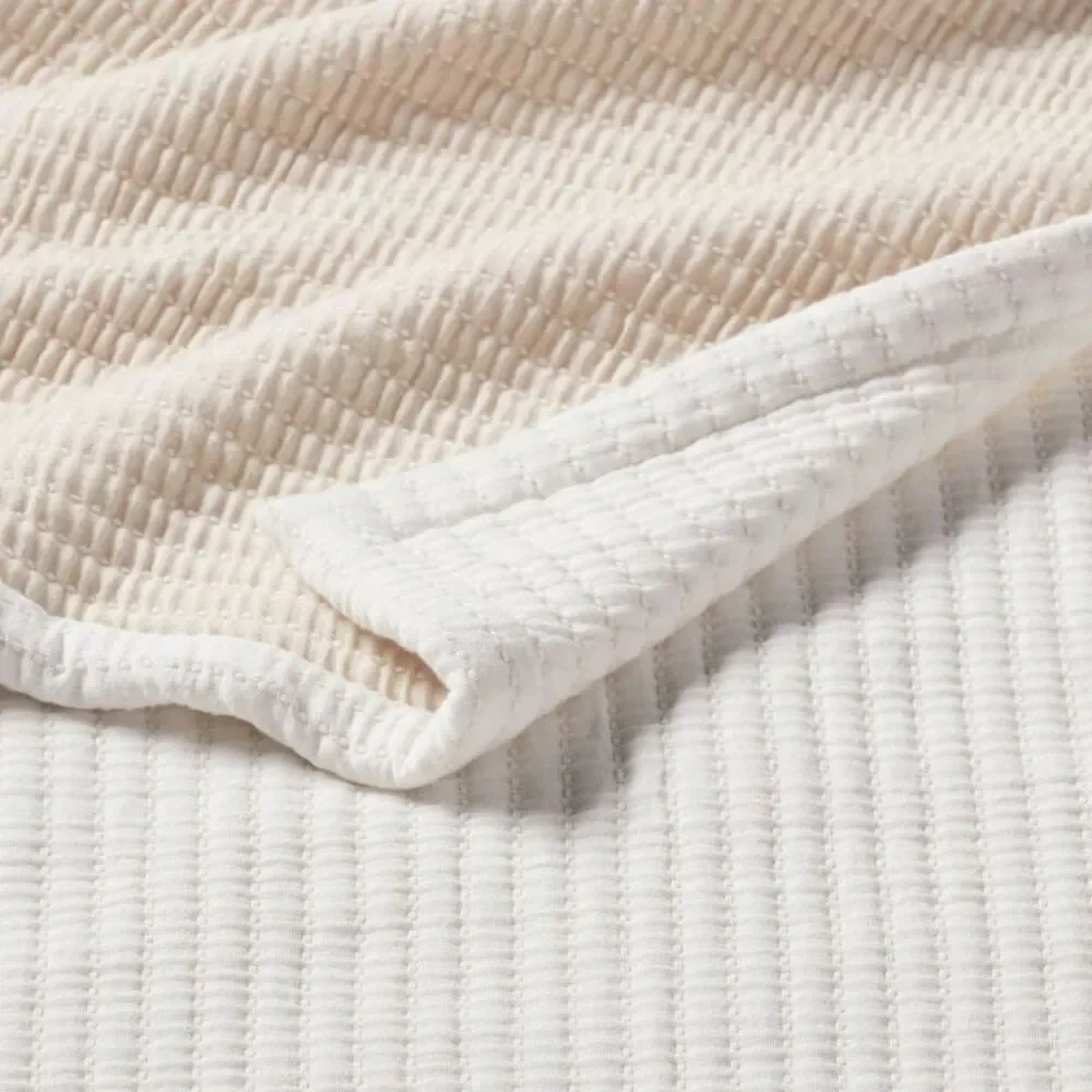 Threshold •matelassé bed