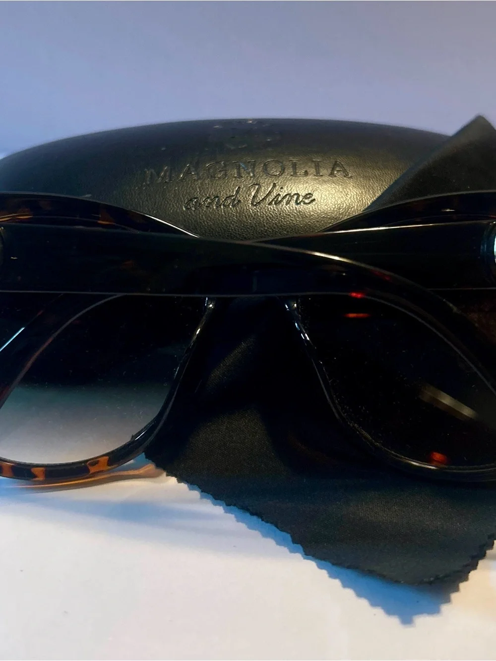 NWOT Magnolia & Vine Tortoise Shell Interchangeable Snap Sunglasses Set