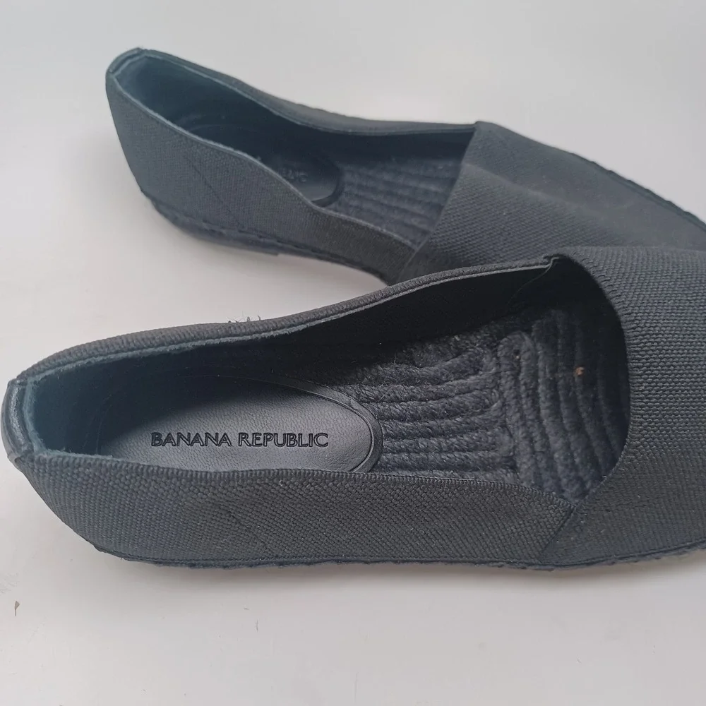Banana Republic shoes ensuring