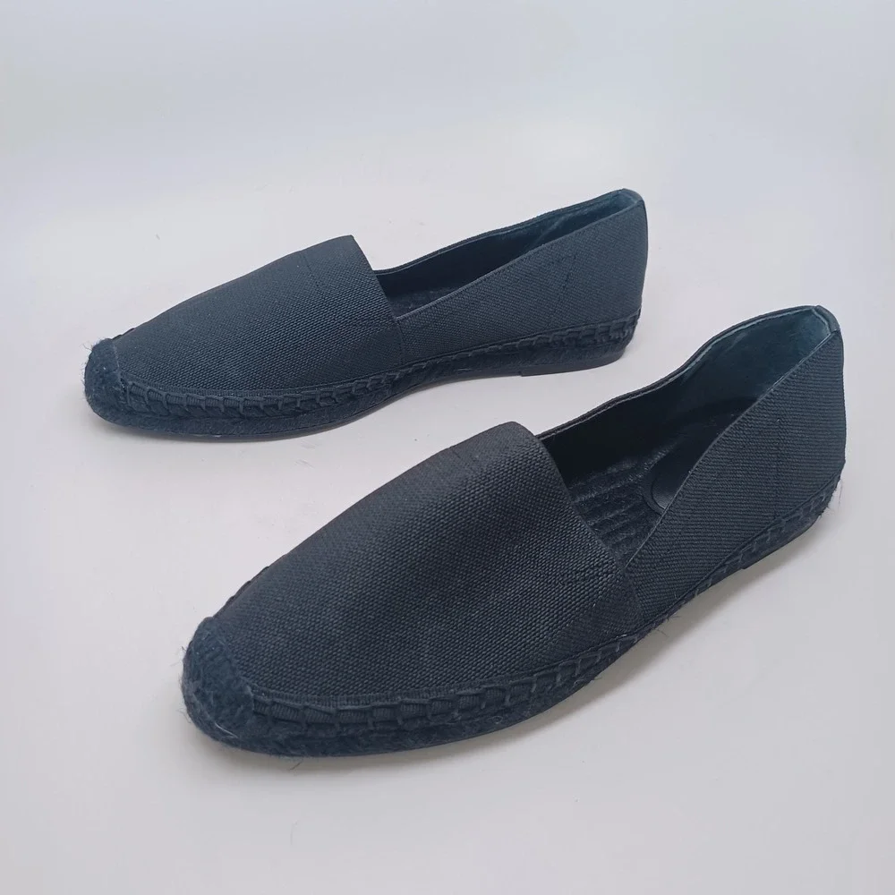 Banana Republic ensuring flat outings
