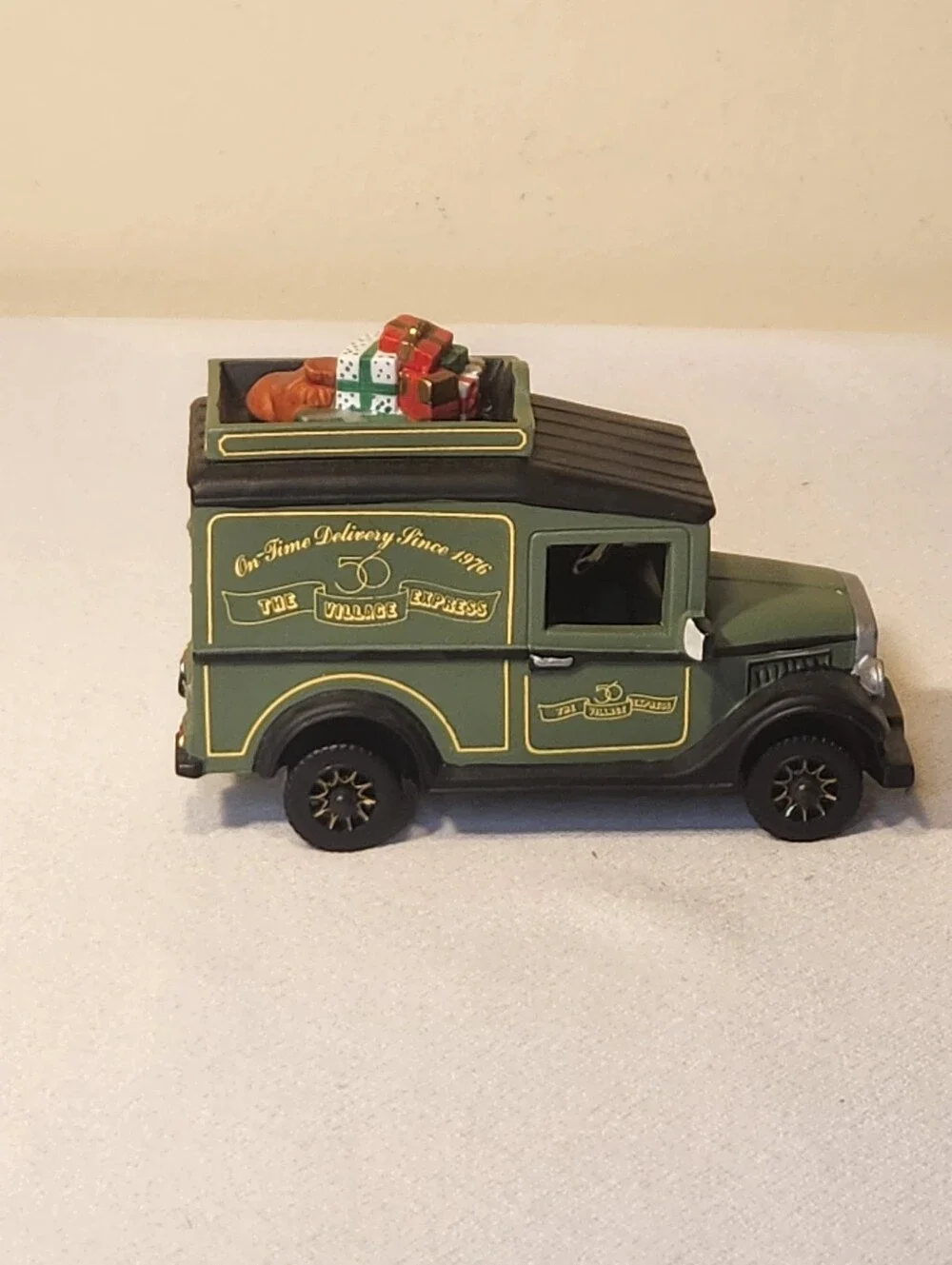 Department 56 Village Express Van Christmas Green Retired 5865.3 Box