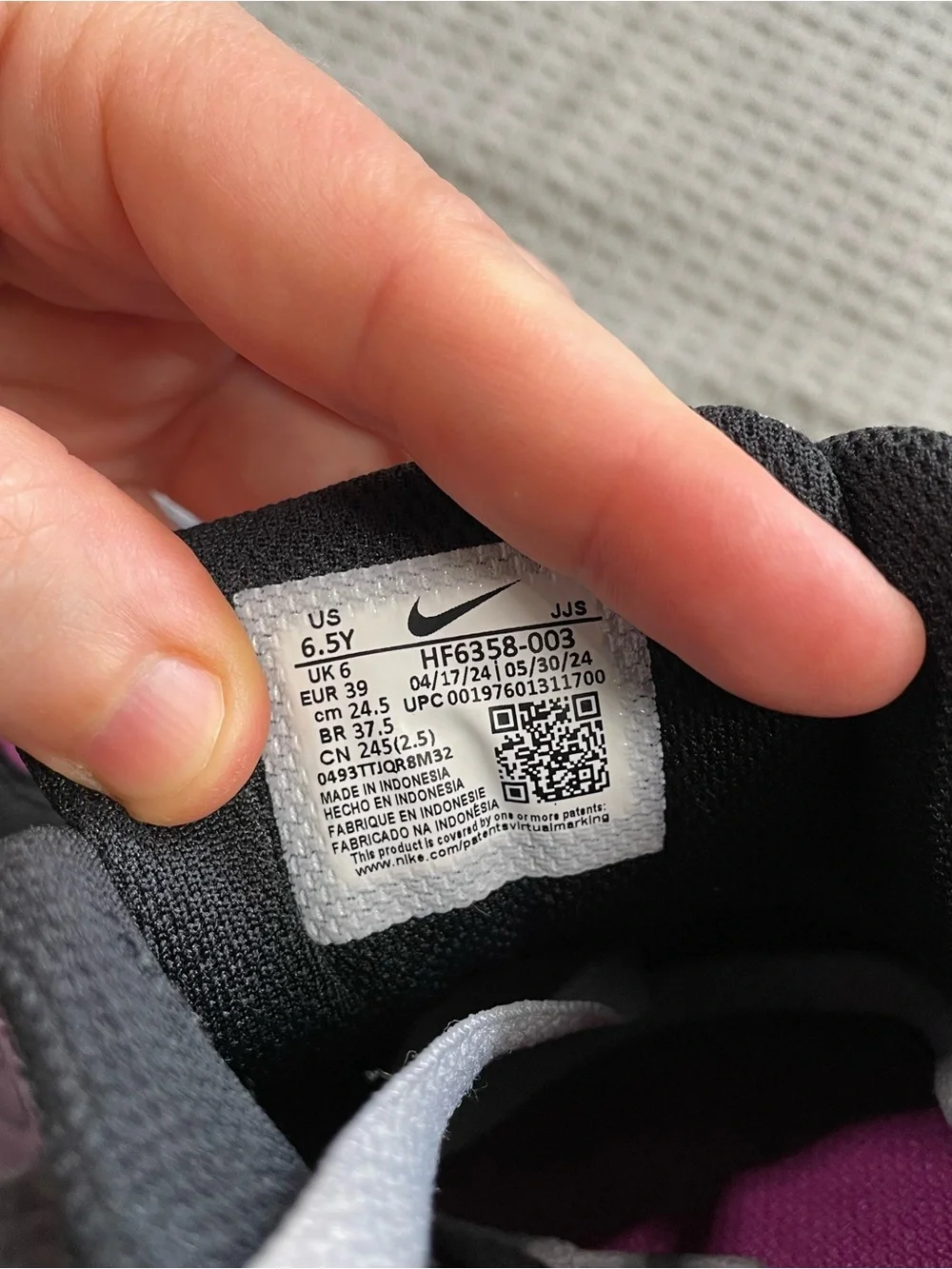 Nike black 90