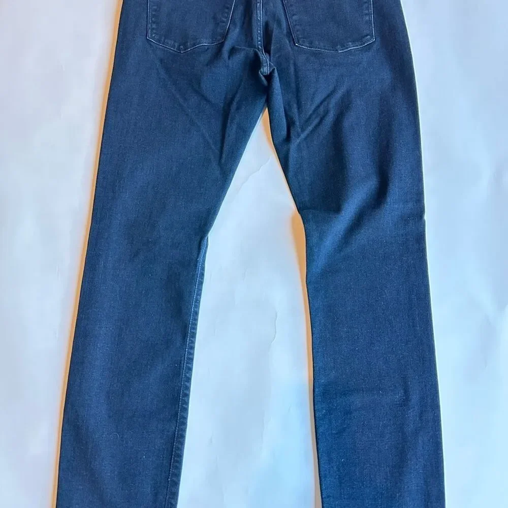 EUC men’s J. Crew straight leg classic distressed black jean Size 30/32