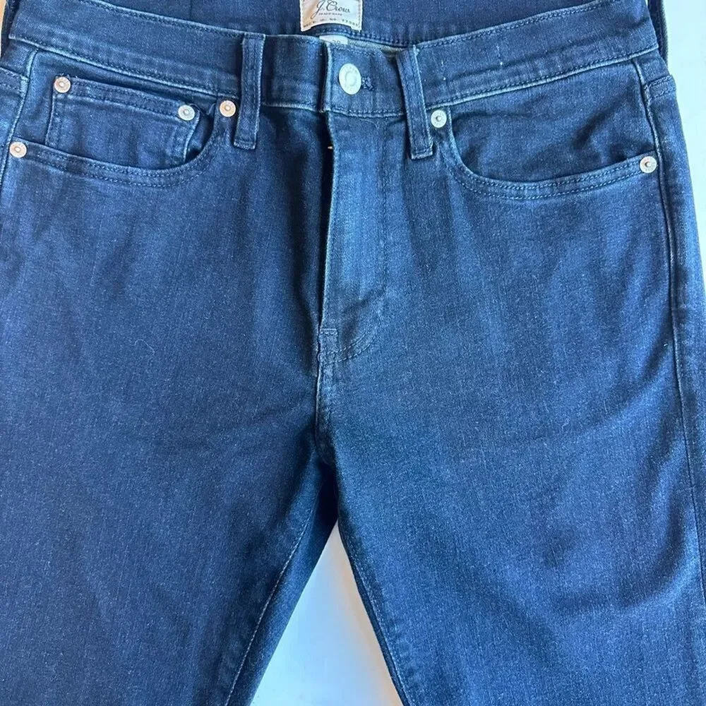 EUC men’s J. Crew straight leg classic distressed black jean Size 30/32