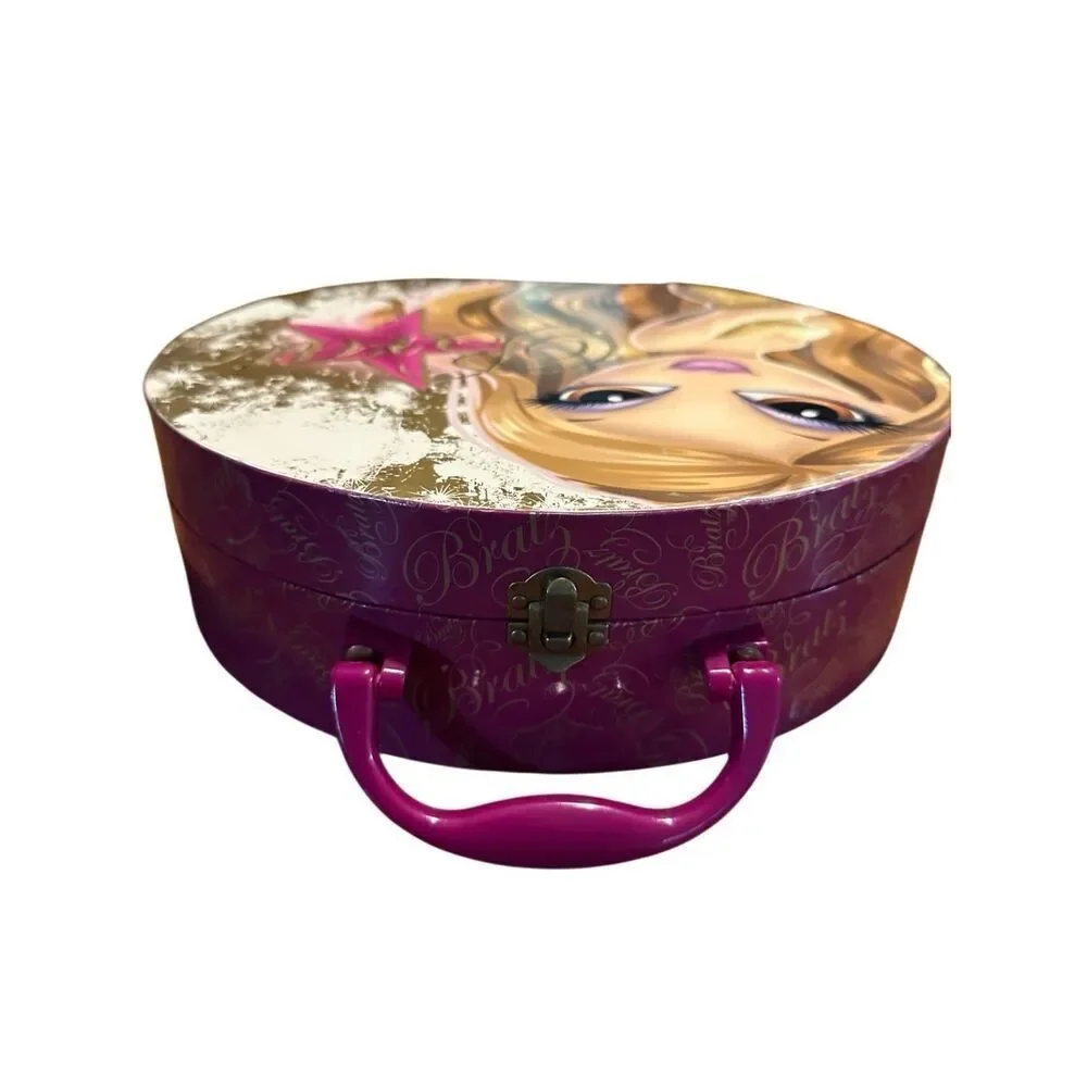 Bratz wear storage makeup
