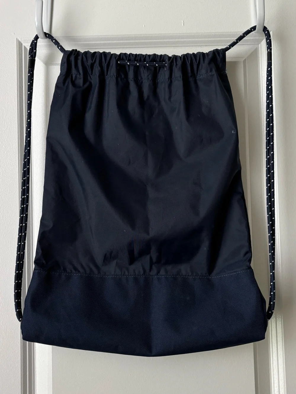 Columbia Navy Blue String Bag Excellent Pre-Owned Condition