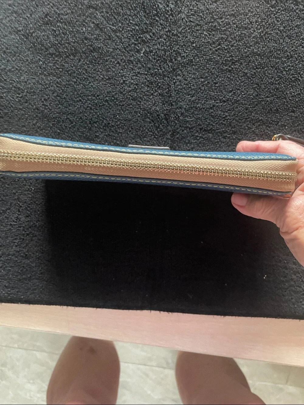 Dooney & Bourke clutch pebbled tone