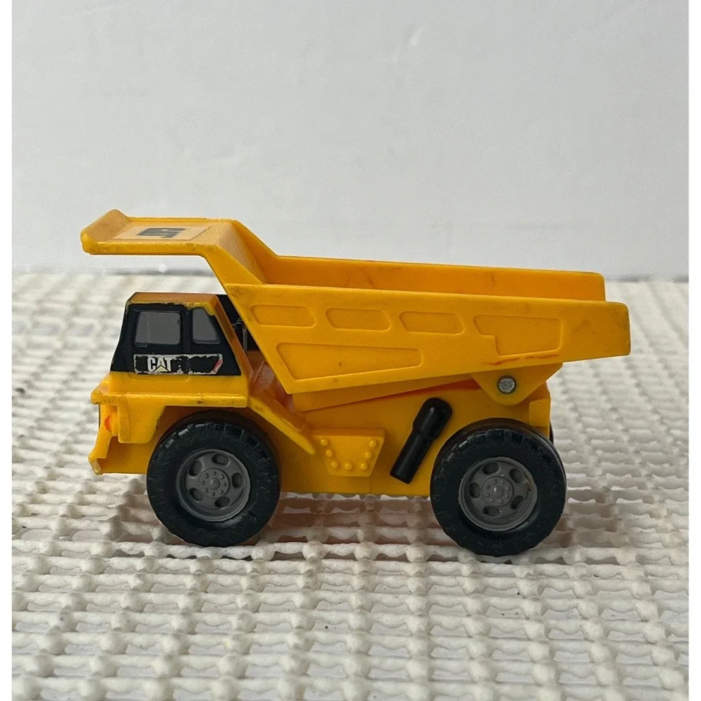 Vintage Plastic Caterpillar-CAT Diesel Power‎ Yellow Construction Dump Truck