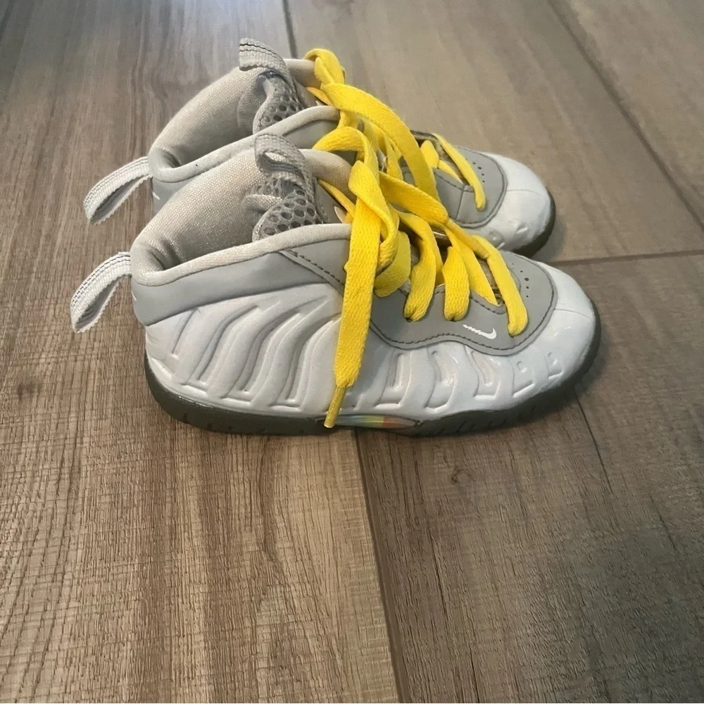 Nike little posite