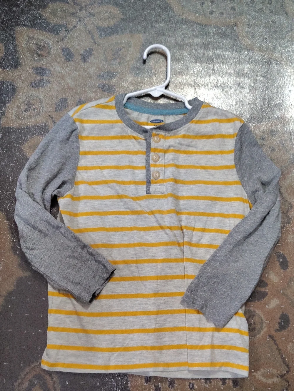 6/7 Old Navy Shirt $15