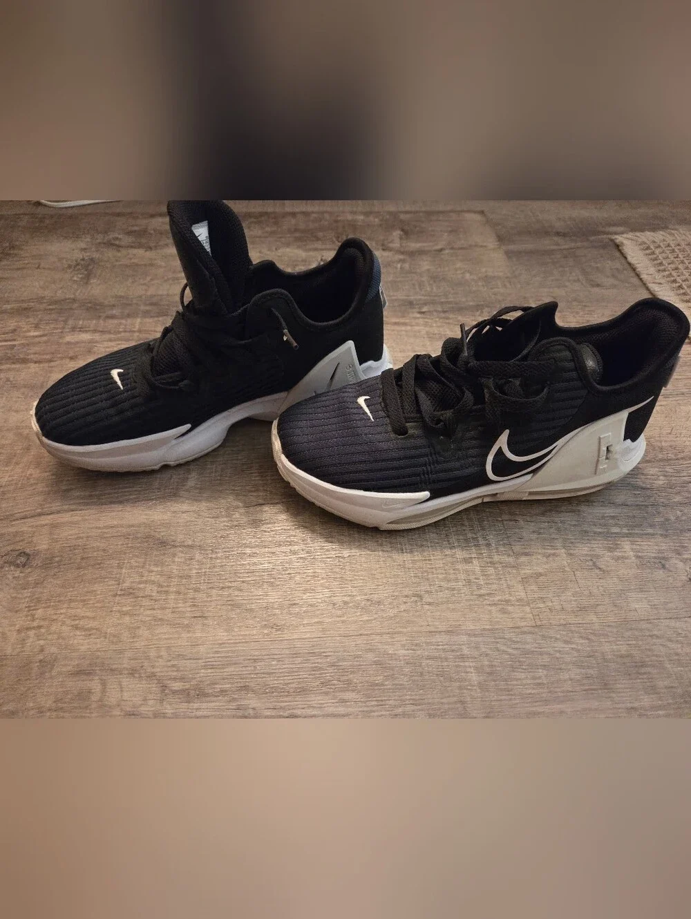 Nike LeBron Witness 6 Black Dark Obsidian White Sz 7Y