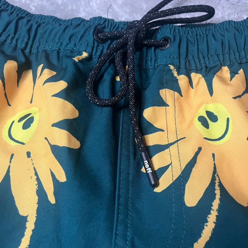 NEFF Men's Smiley Daisy Daily‎ Hot Tub swim Board Shorts Small