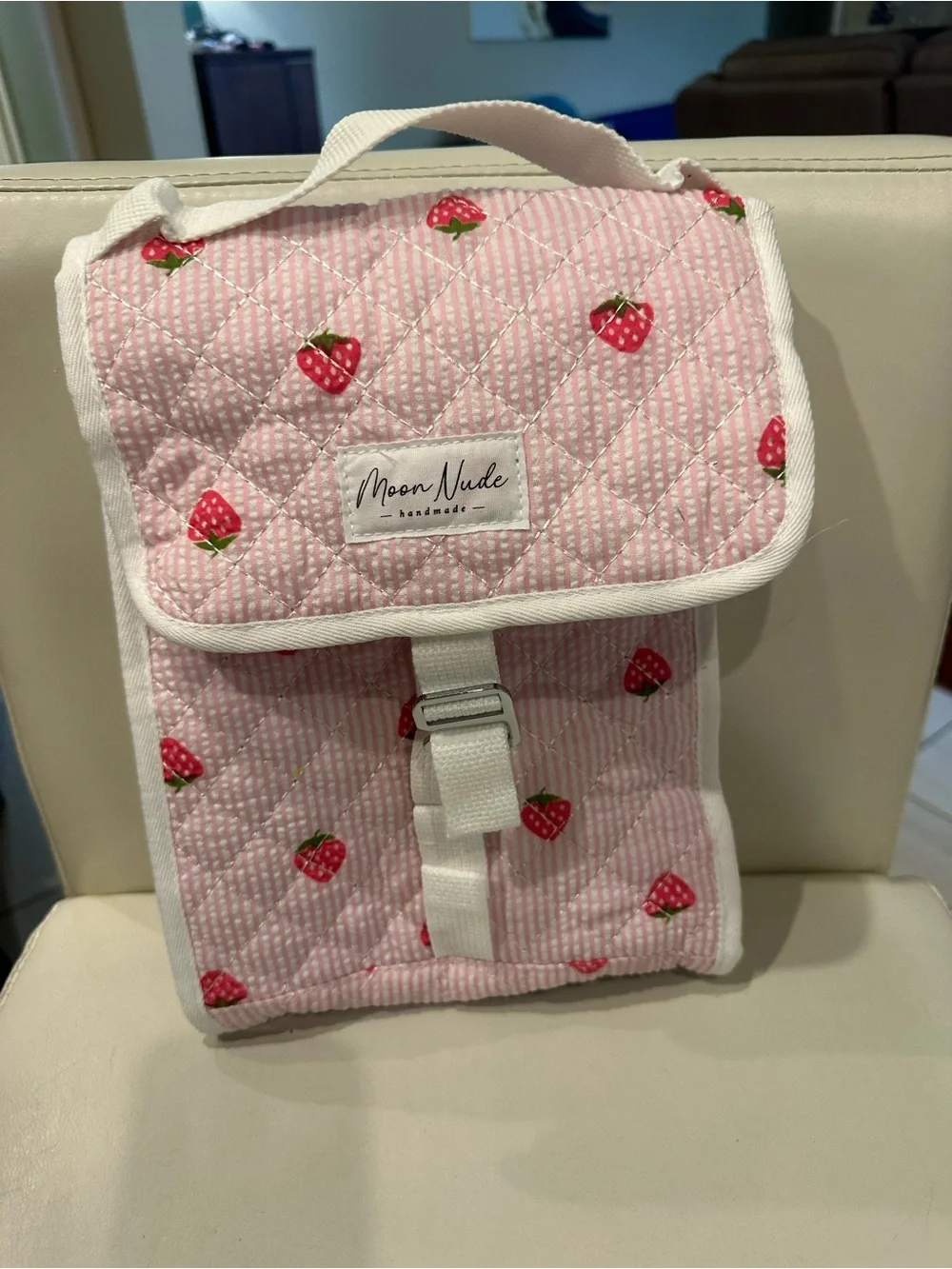 Moon Nude Pink Strawberry Quilted Lunch Bag