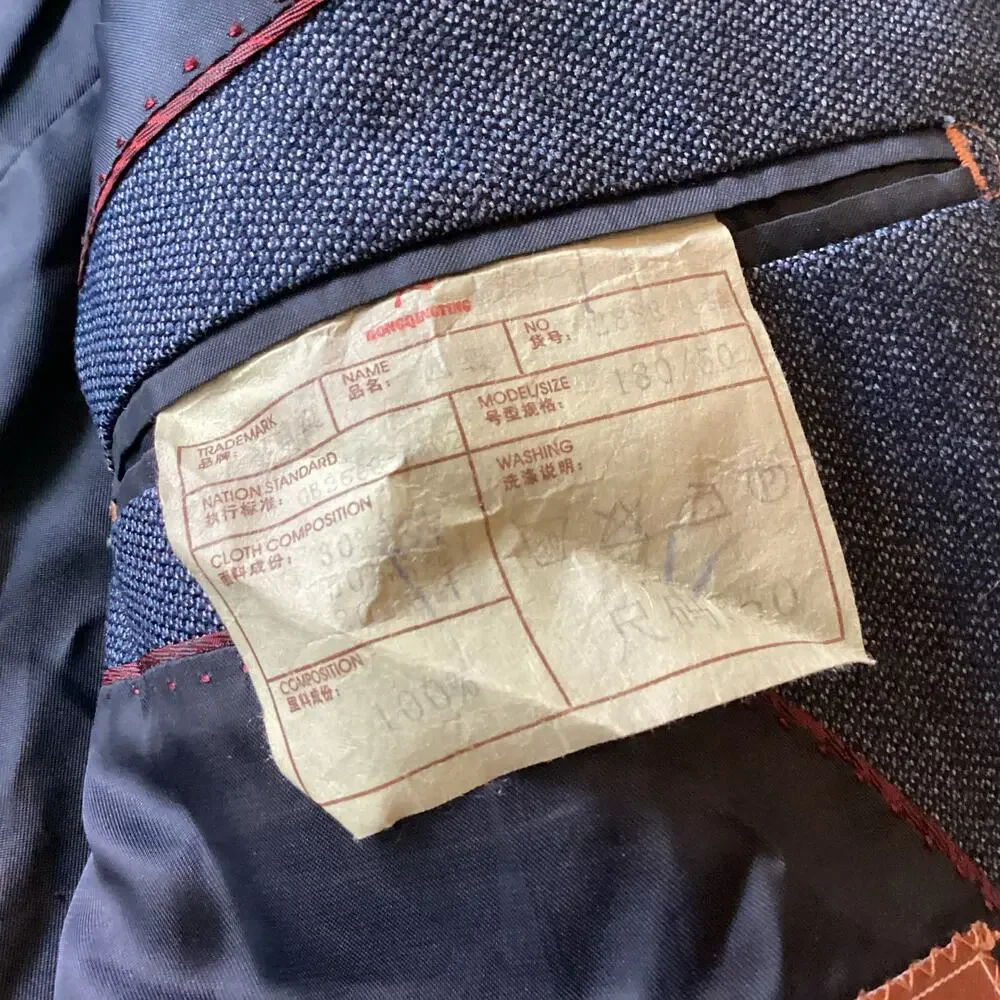 Hongqingtng International Brand Fashions looking no