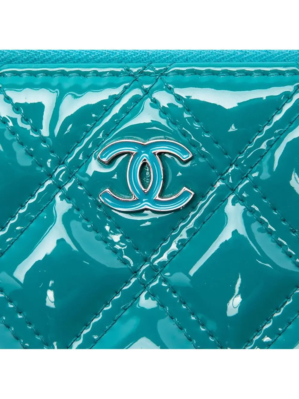 CHANEL elevate your