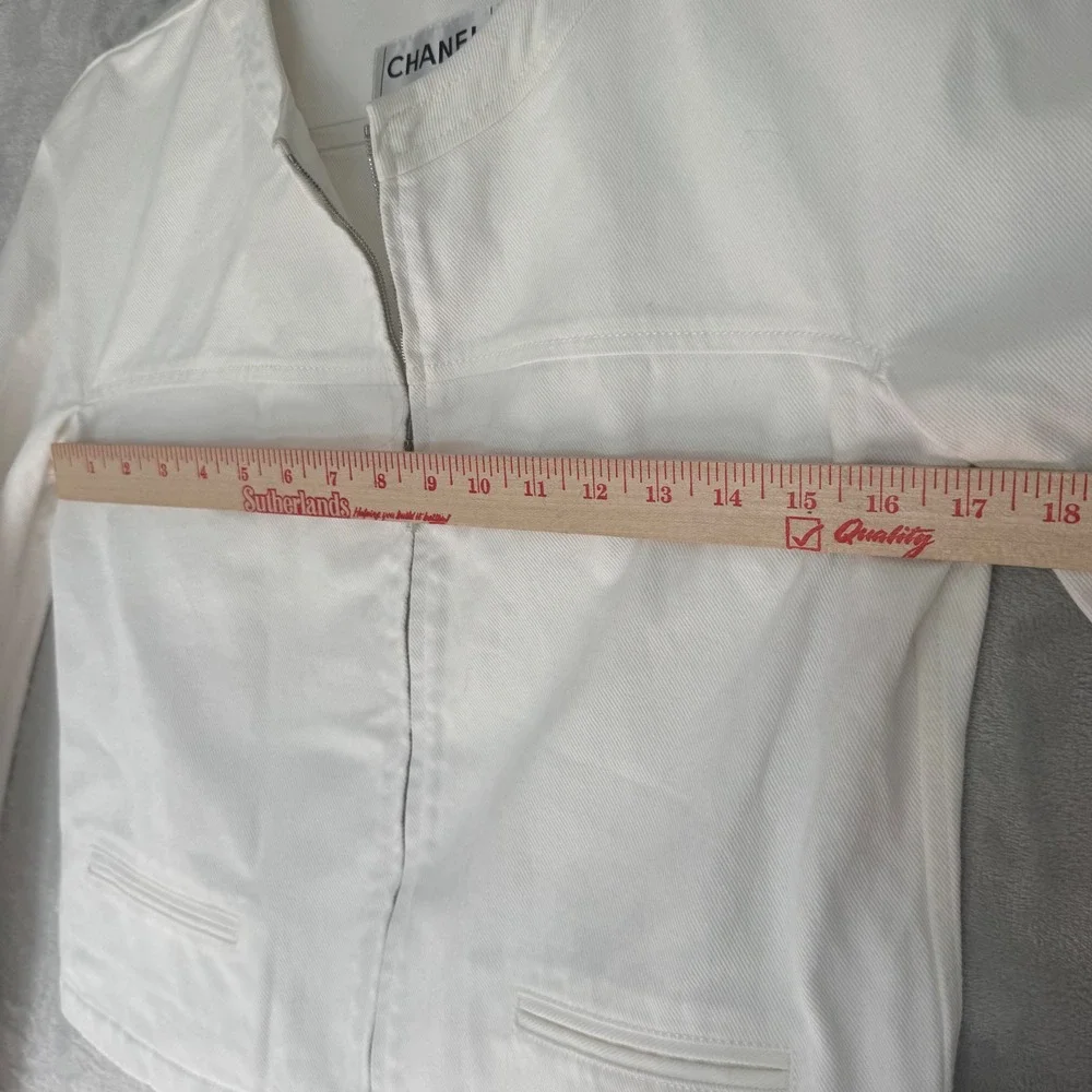 Chanel RUNWAY White Cotton Twill Zip Up Jacket 03A P22140V13234 FR 42 US 10