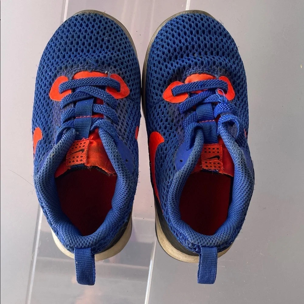 Nike dynamic sneakers