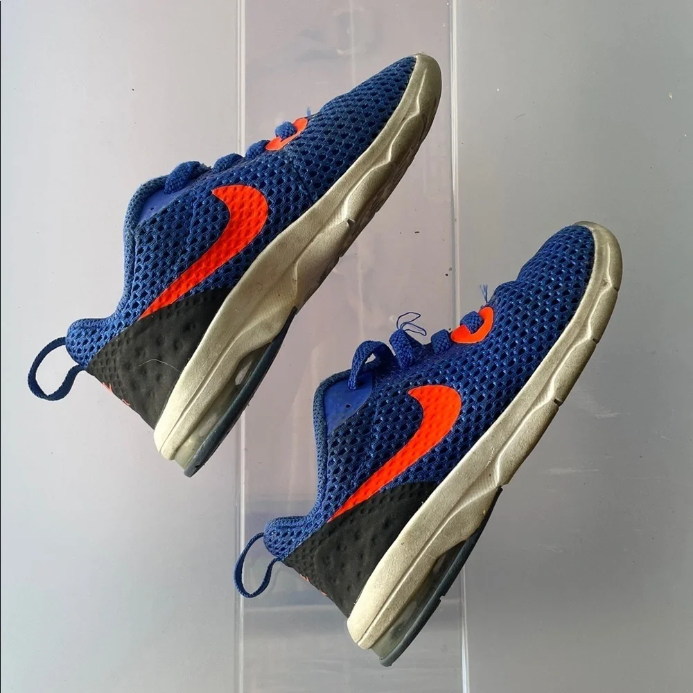 Nike dynamic sneakers