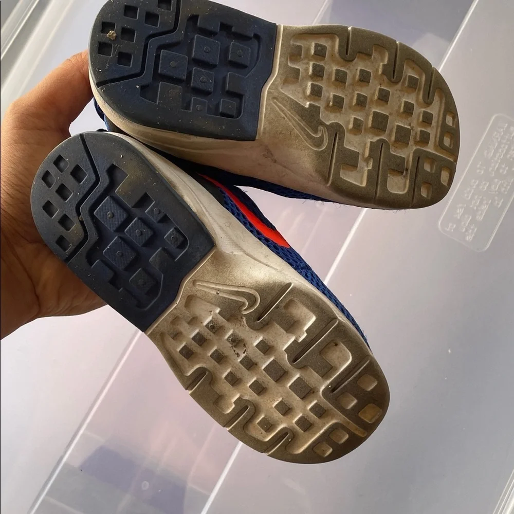 Nike dynamic sneakers