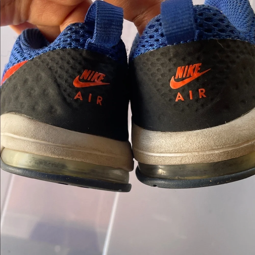 Nike dynamic sneakers