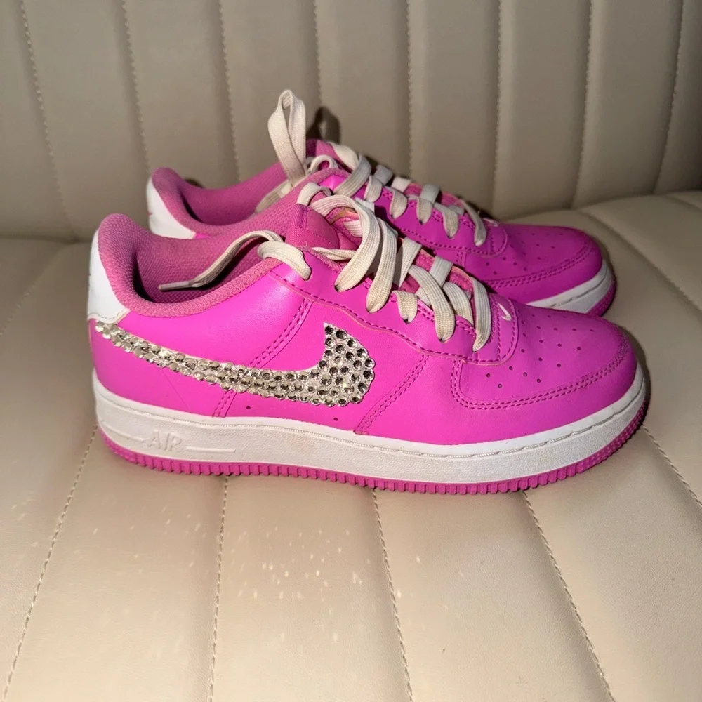 Nike bold pink