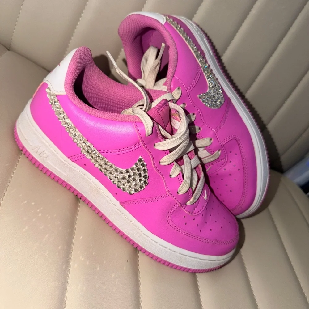 Nike bold pink
