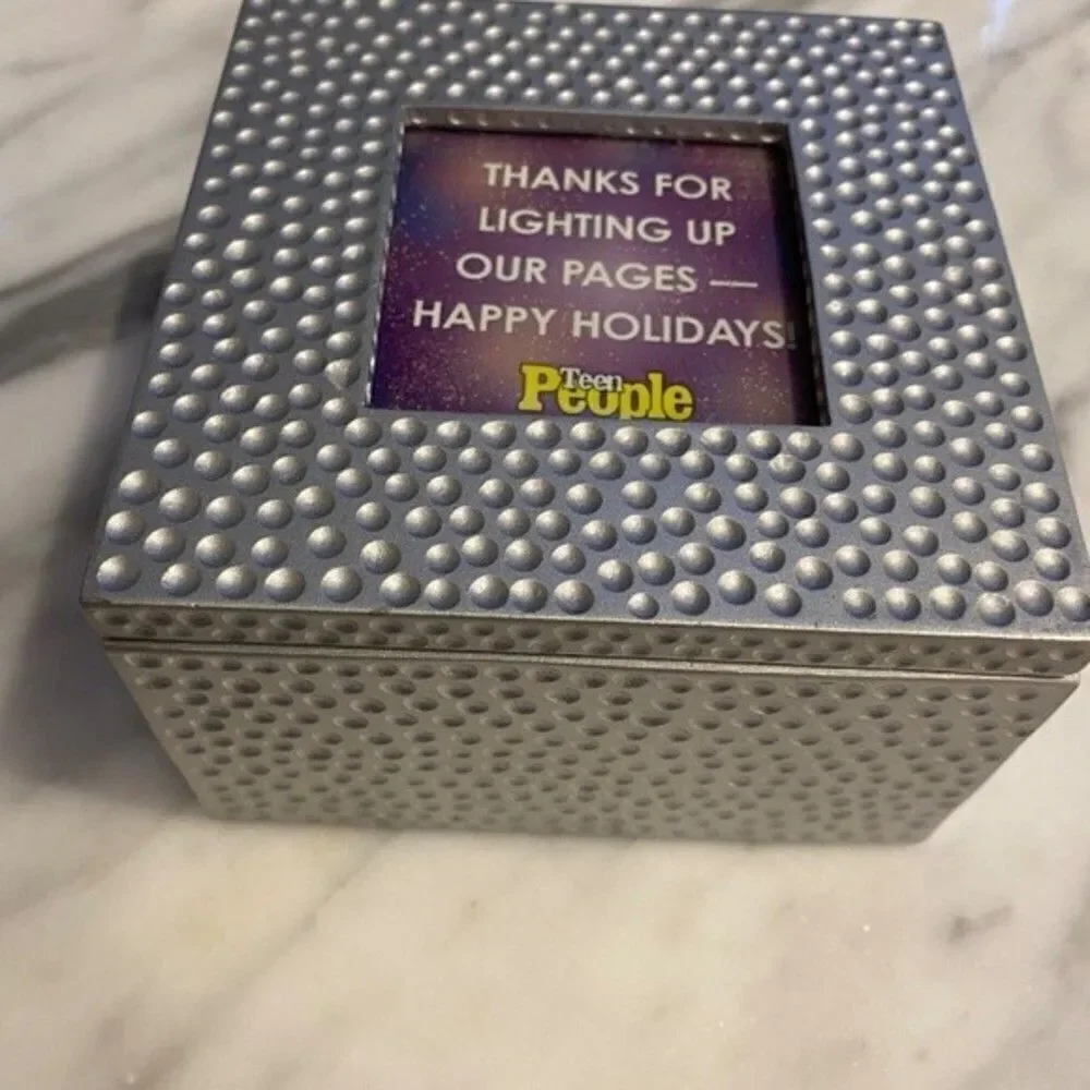 N/A people gift