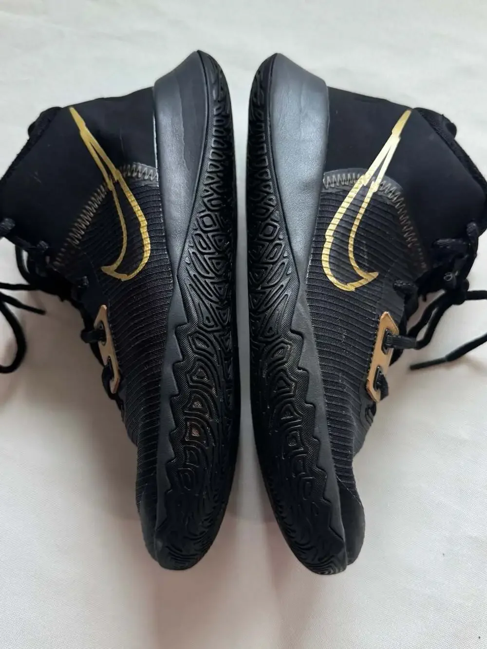 Nike Kyrie Flytrap 4 Black Gold Basketball Shoes Youth 4.5Y CT5537-005