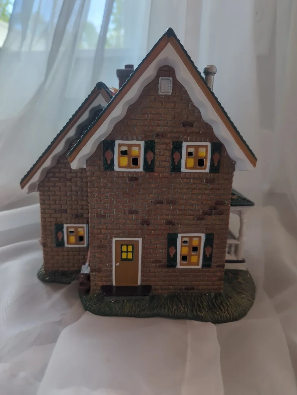 Department 56 detailed lighted