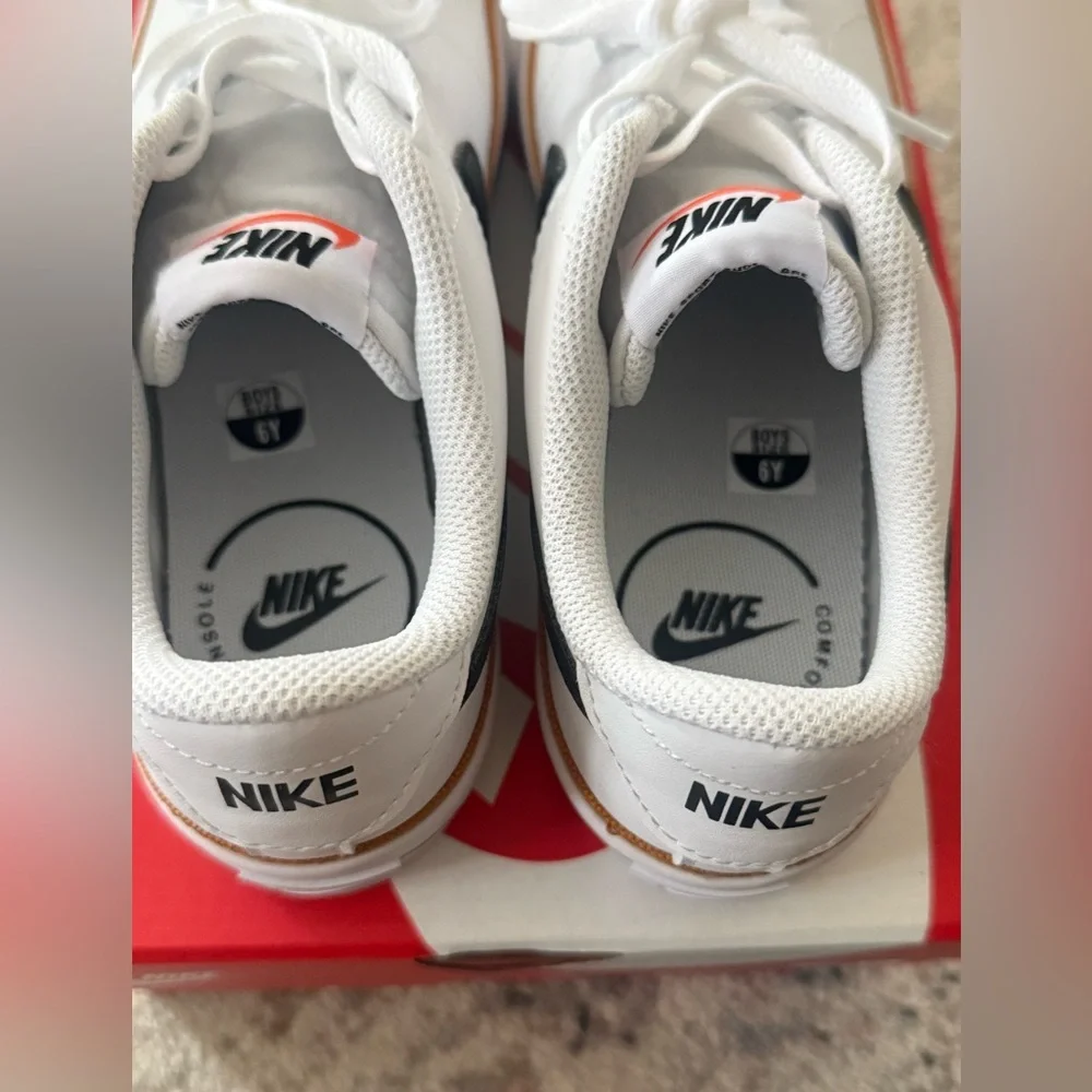 Nike court legacy